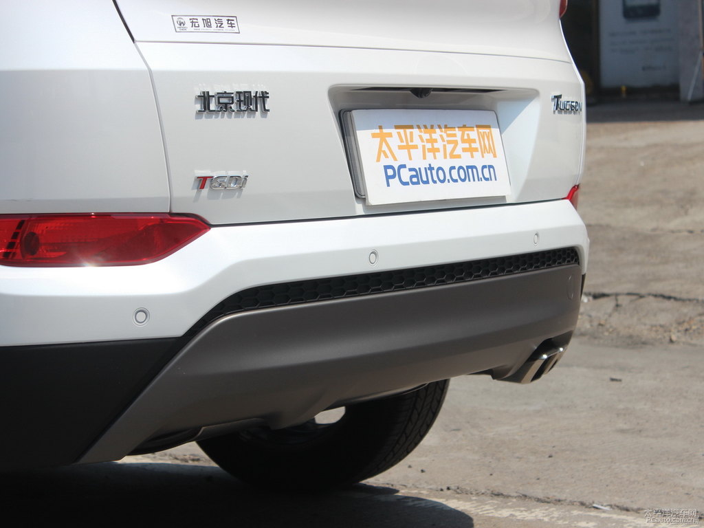 珍珠白途勝L車尾外觀圖片