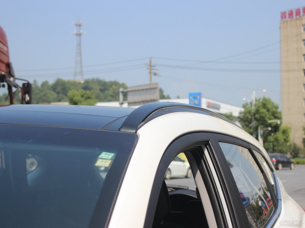 珍珠白途勝L車身外觀圖片