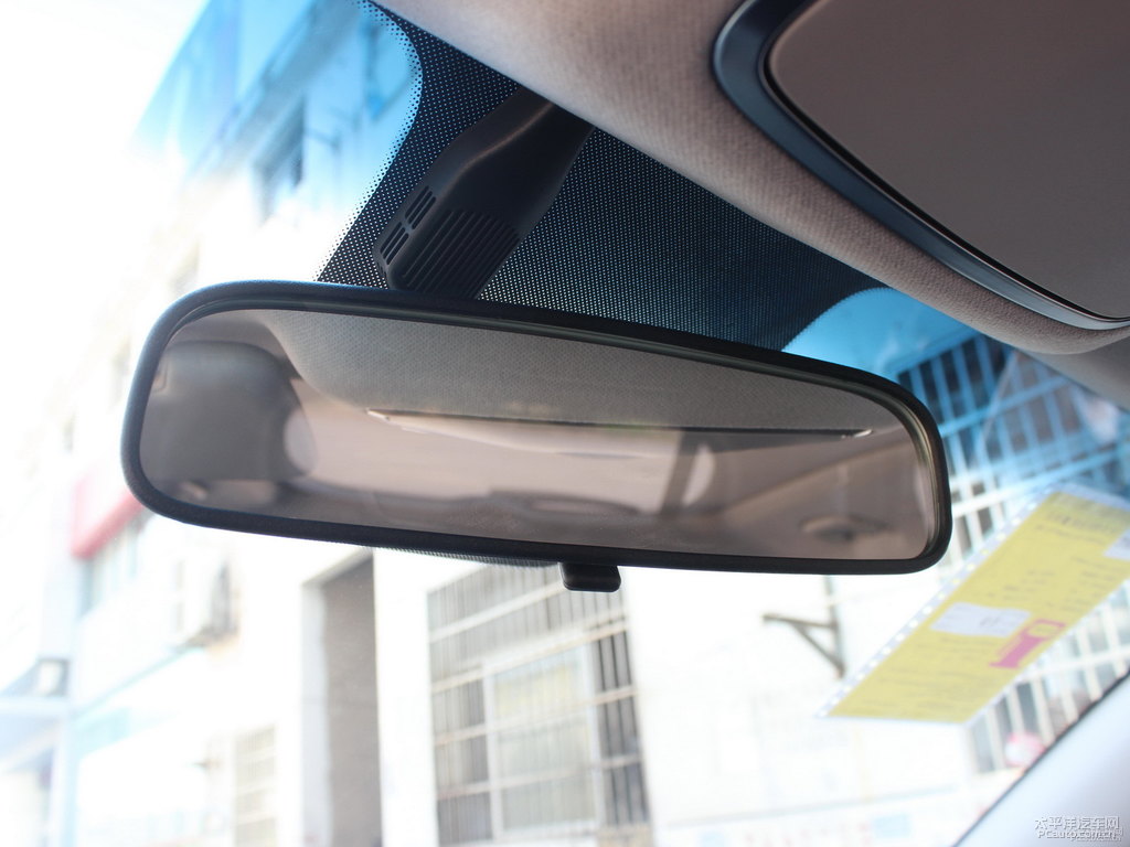 珍珠白途勝L車廂內飾圖片