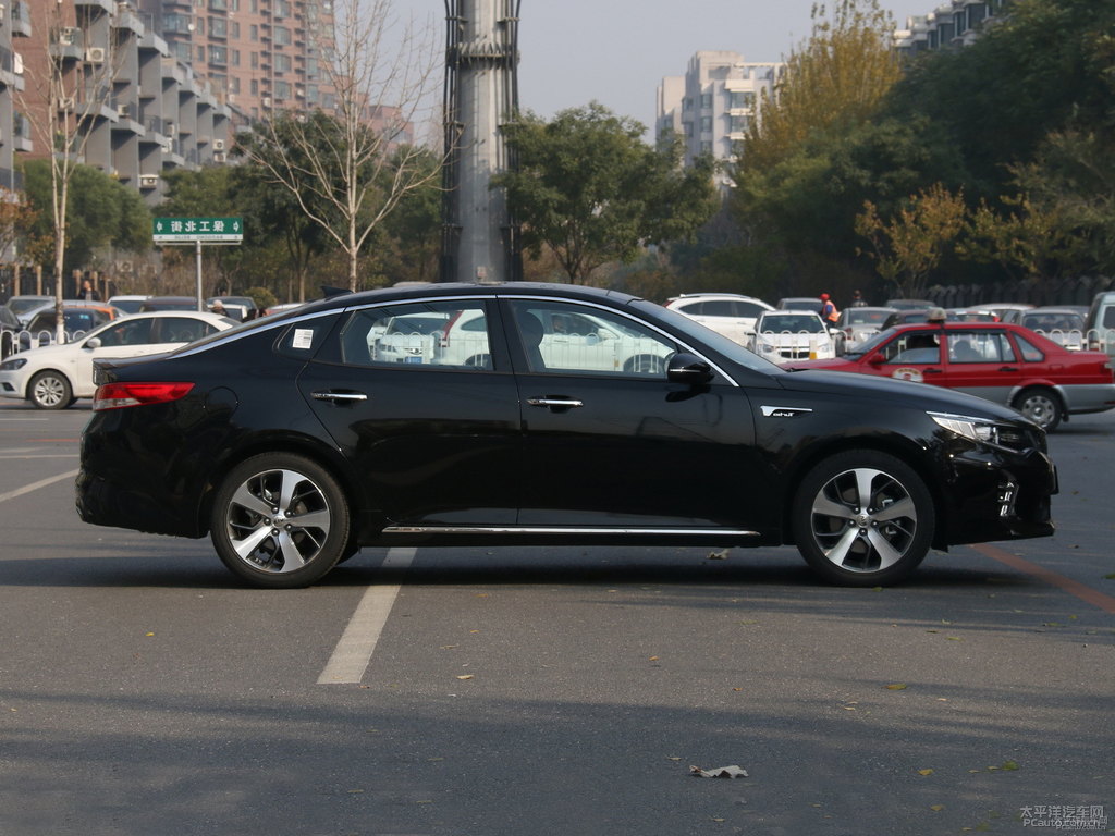 極光黑起亞K5凱酷整車外觀外觀圖片