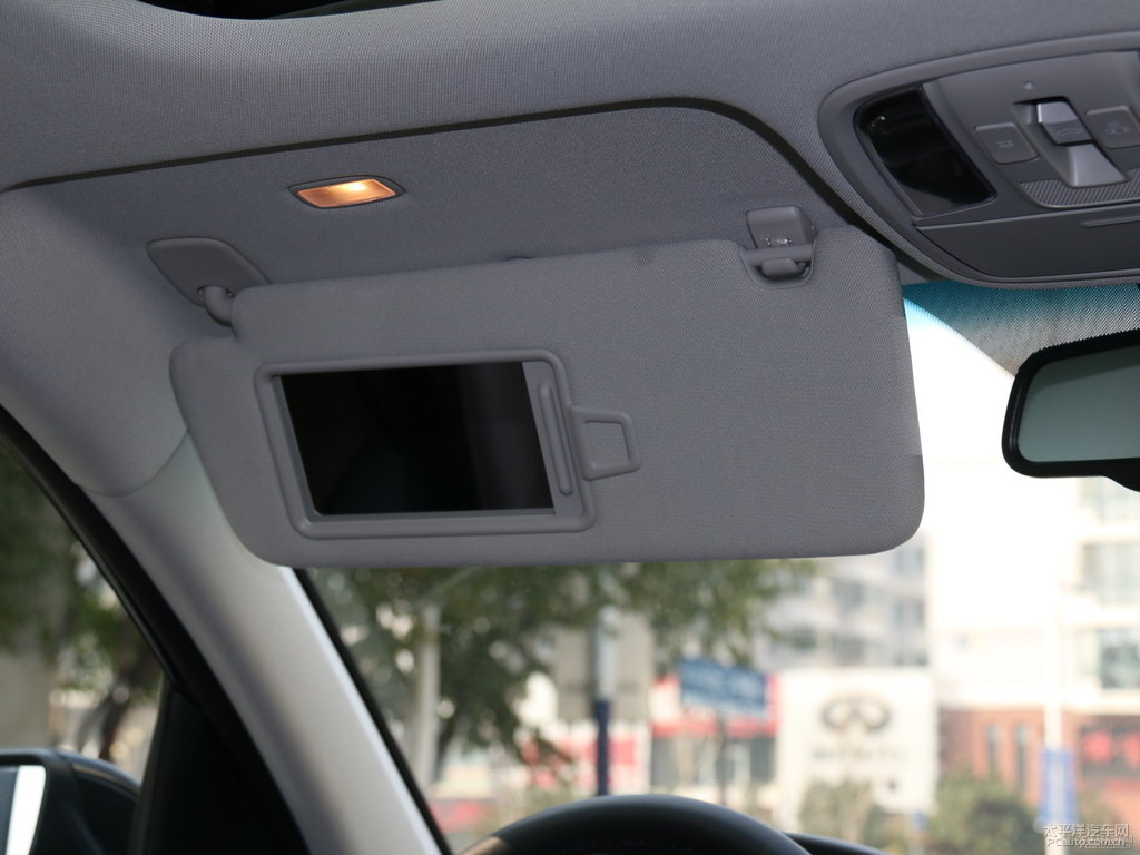 極光黑起亞K5凱酷車廂內(nèi)飾圖片
