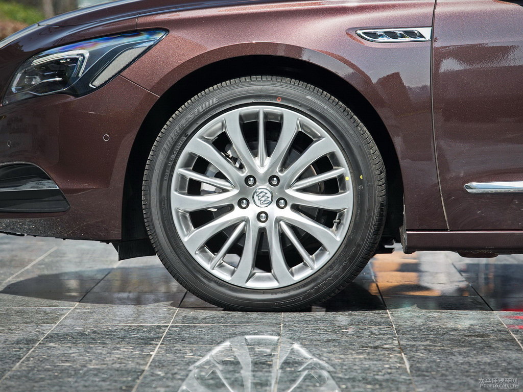 紫檀紅君越車身外觀圖片