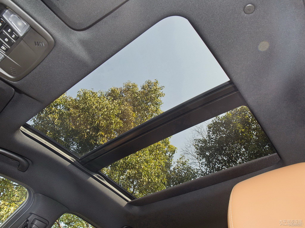 紫檀紅君越車(chē)廂內(nèi)飾圖片