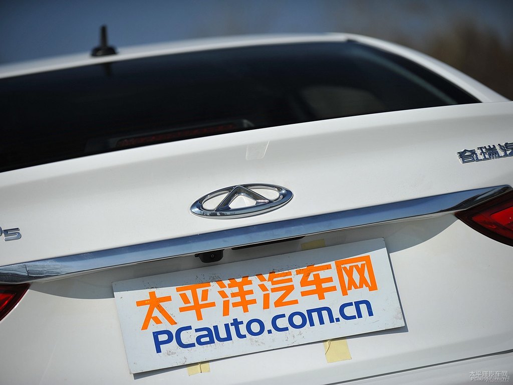 俊逸白艾瑞澤5車尾外觀圖片