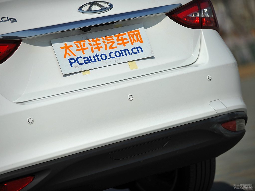 俊逸白艾瑞澤5車尾外觀圖片