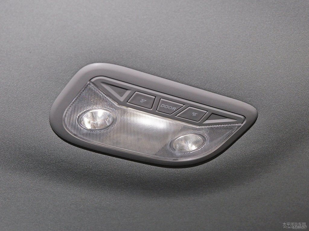 云母紅新帝豪車廂內(nèi)飾圖片