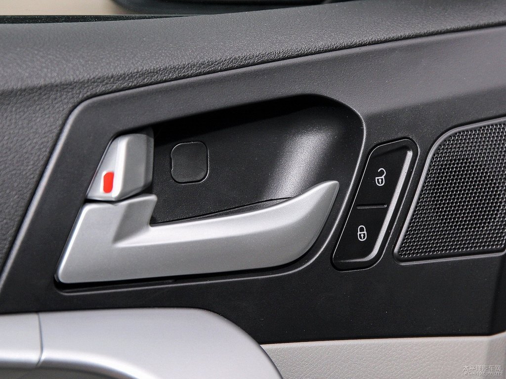 云母紅新帝豪車廂內(nèi)飾圖片