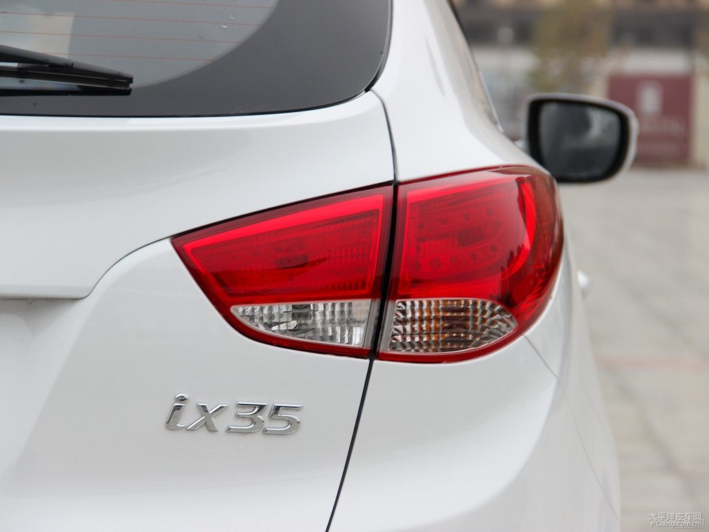 瑩白北京現(xiàn)代ix35車尾外觀圖片