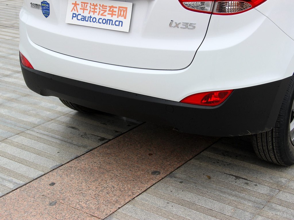 瑩白北京現(xiàn)代ix35車尾外觀圖片