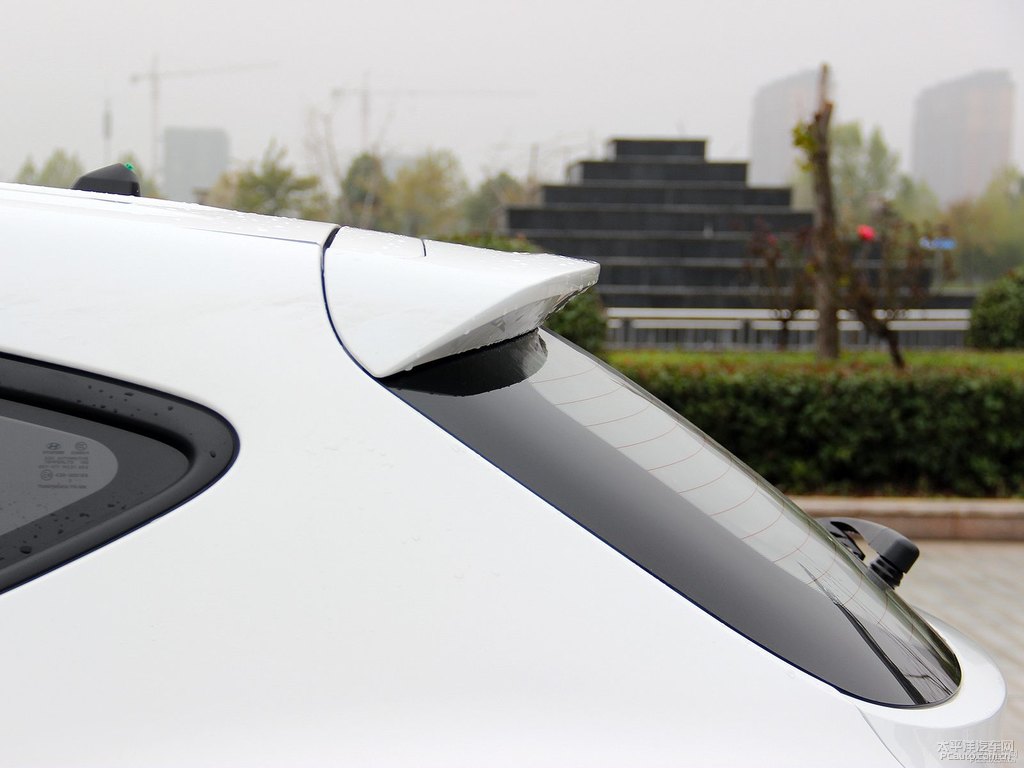 瑩白北京現(xiàn)代ix35車(chē)尾外觀圖片