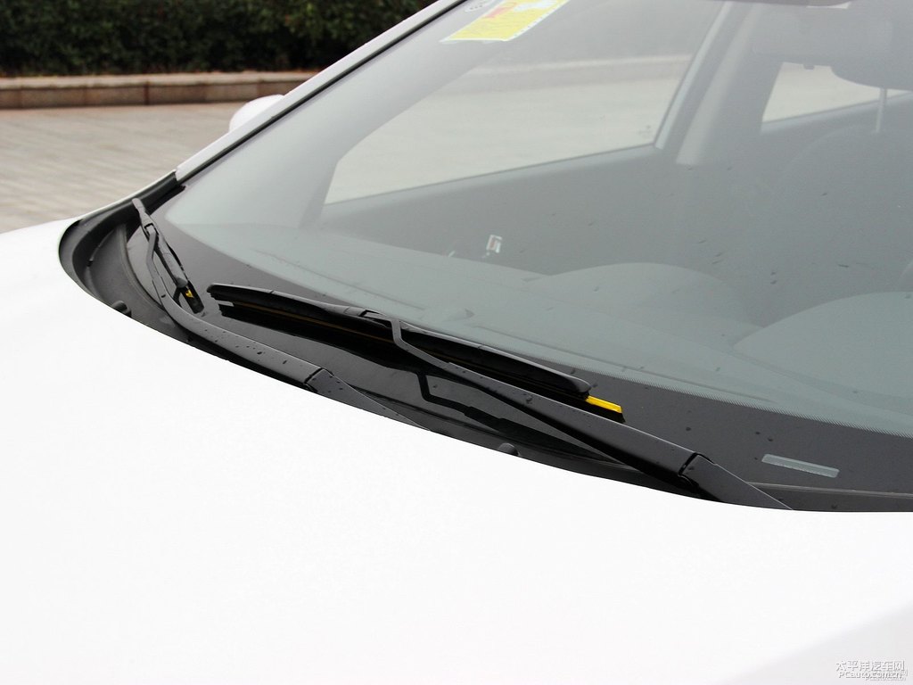 瑩白北京現(xiàn)代ix35車(chē)身外觀圖片