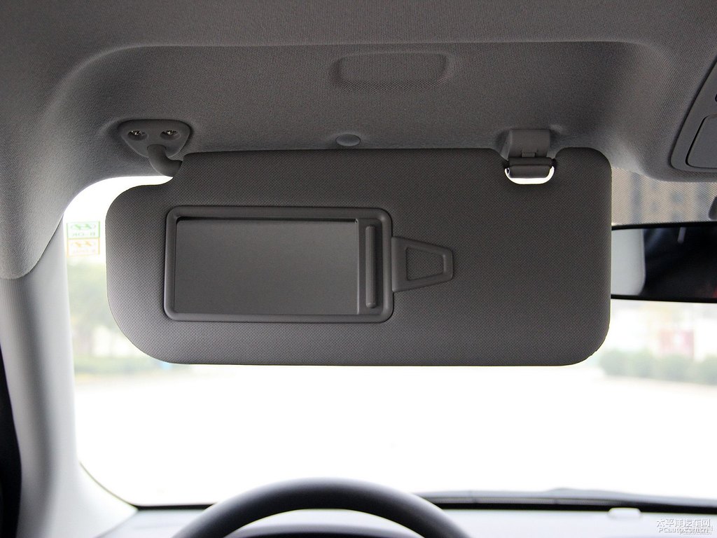 瑩白北京現(xiàn)代ix35車廂內(nèi)飾圖片