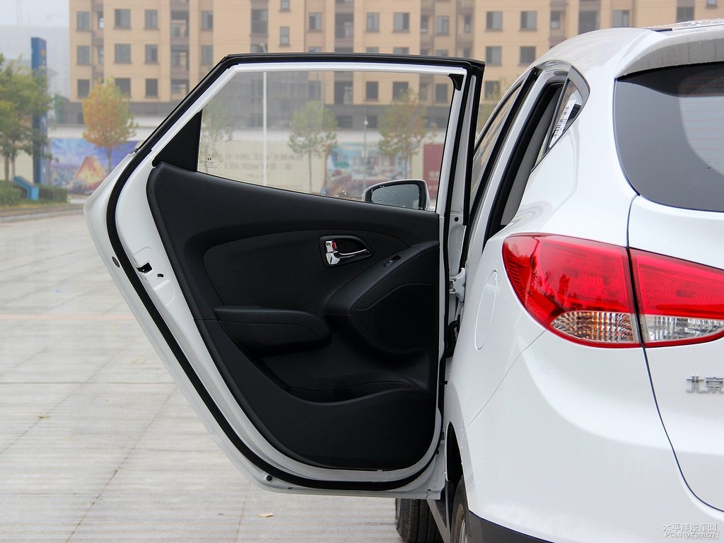 瑩白北京現(xiàn)代ix35車廂內(nèi)飾圖片