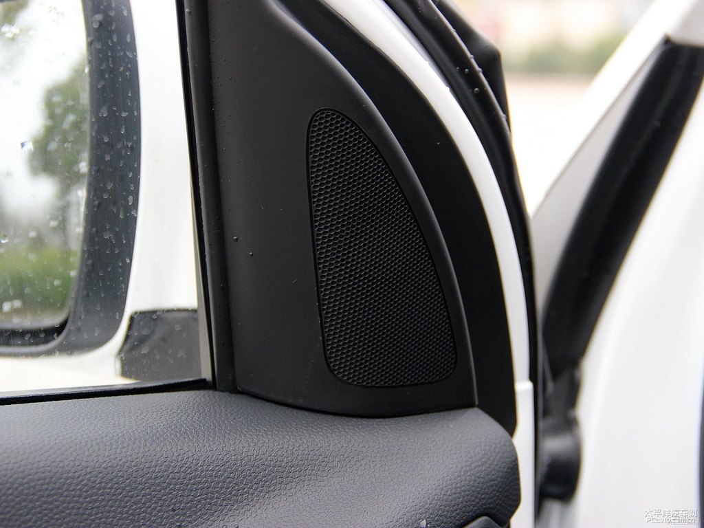 瑩白北京現(xiàn)代ix35車廂內(nèi)飾圖片