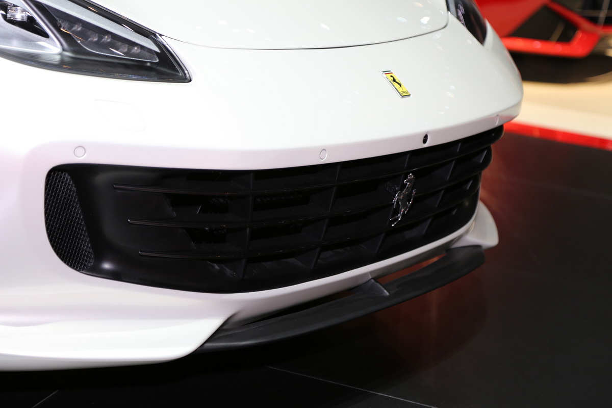 法拉利GTC4Lusso車展高清大圖