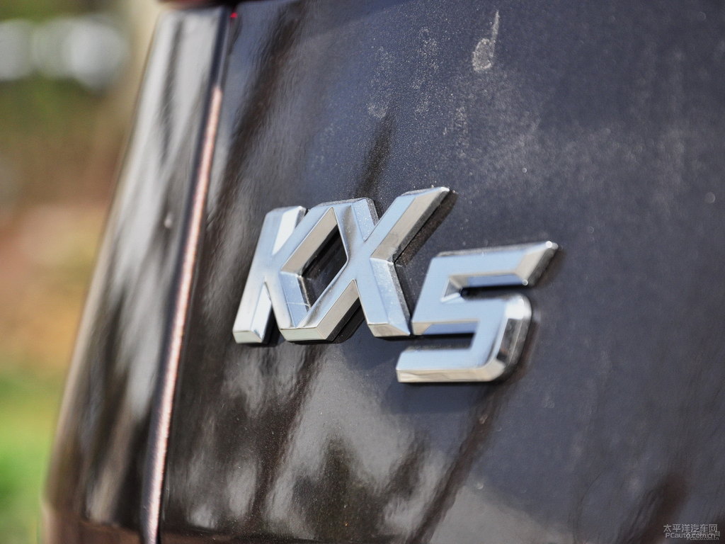 咖啡棕起亞KX5車(chē)尾外觀圖片