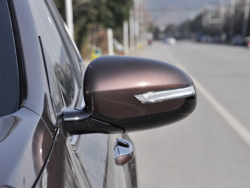 咖啡棕起亞KX5車身外觀圖片