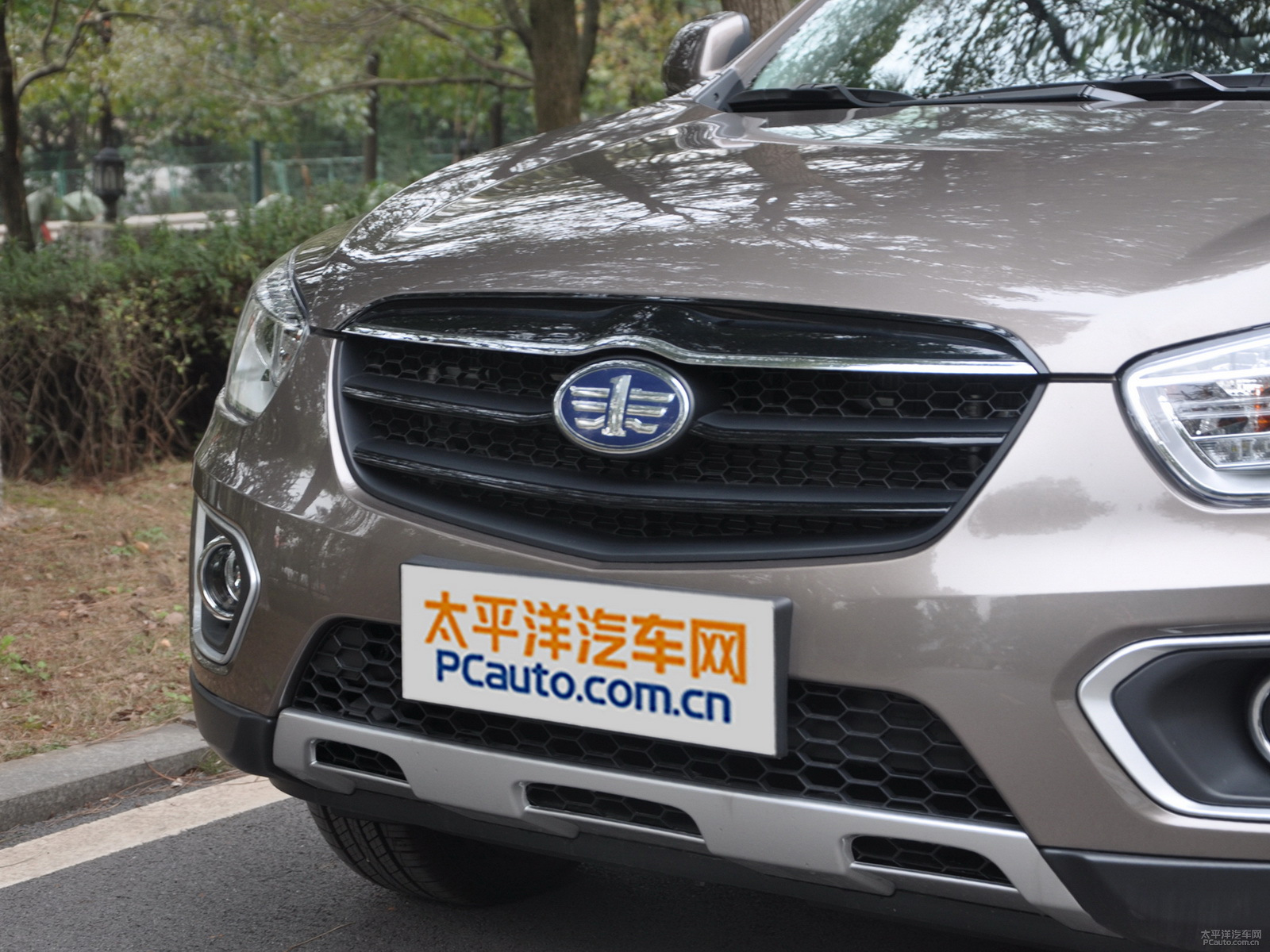 奔騰X80外觀高清大圖