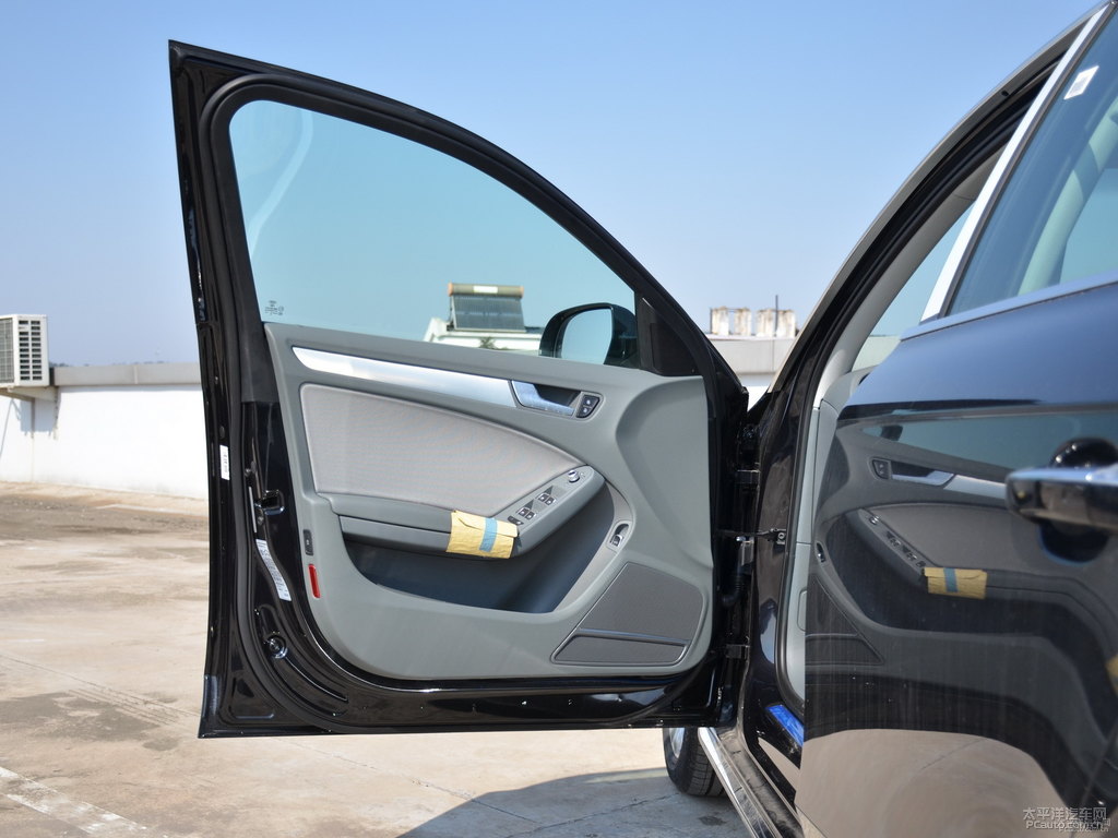 幻影黑奧迪A4L車廂內(nèi)飾圖片
