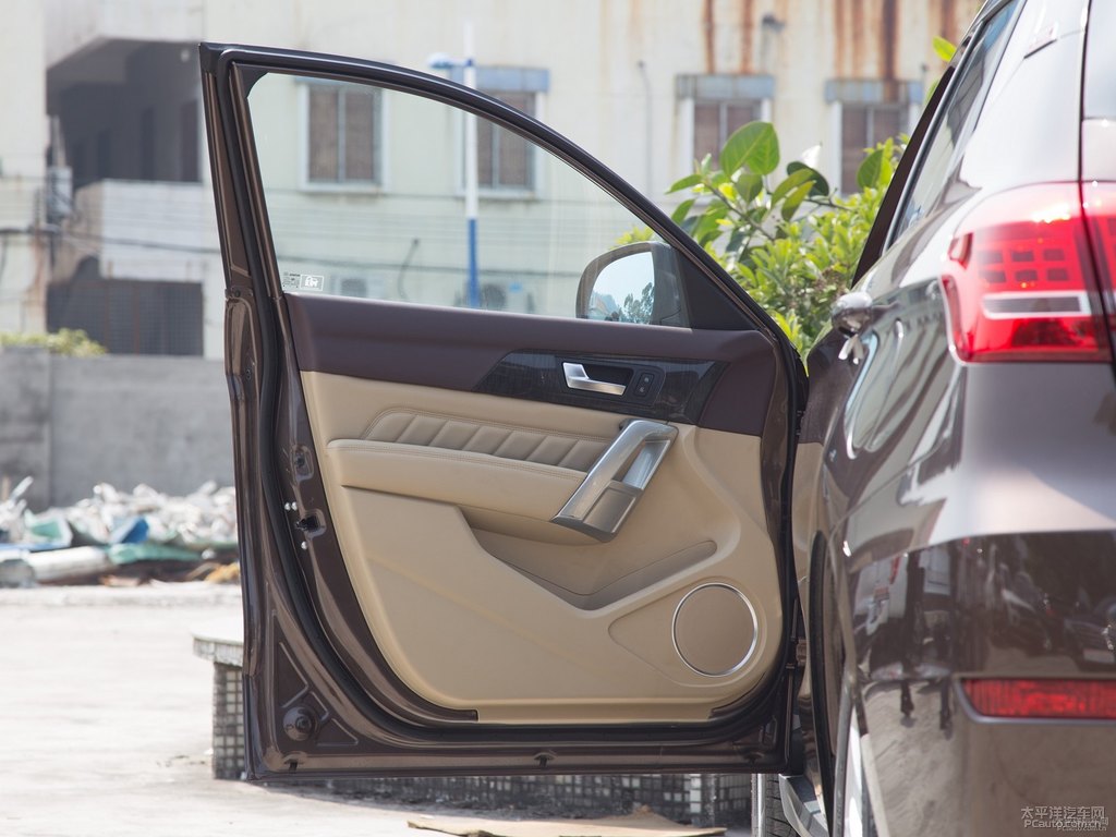 摩登灰哈弗H2車廂內(nèi)飾圖片