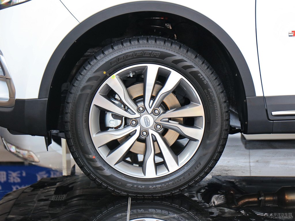 漢玉白博越車身外觀圖片