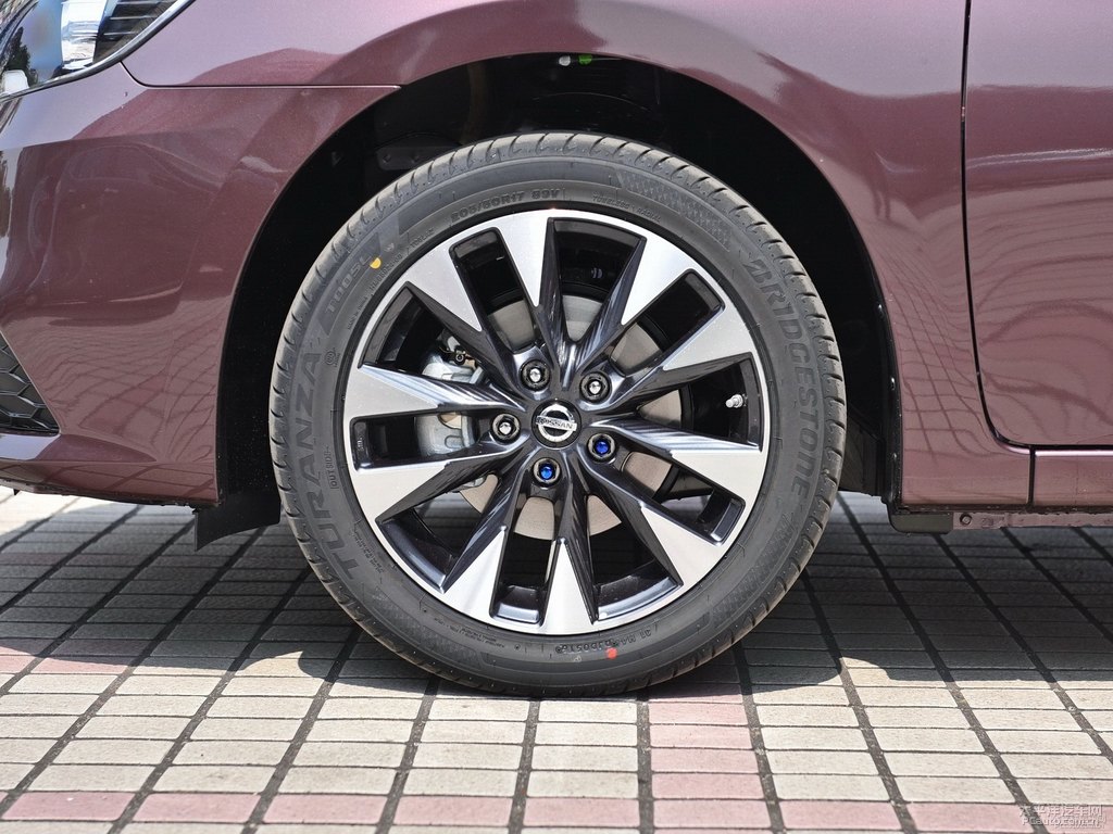 摩卡棕軒逸車身外觀圖片
