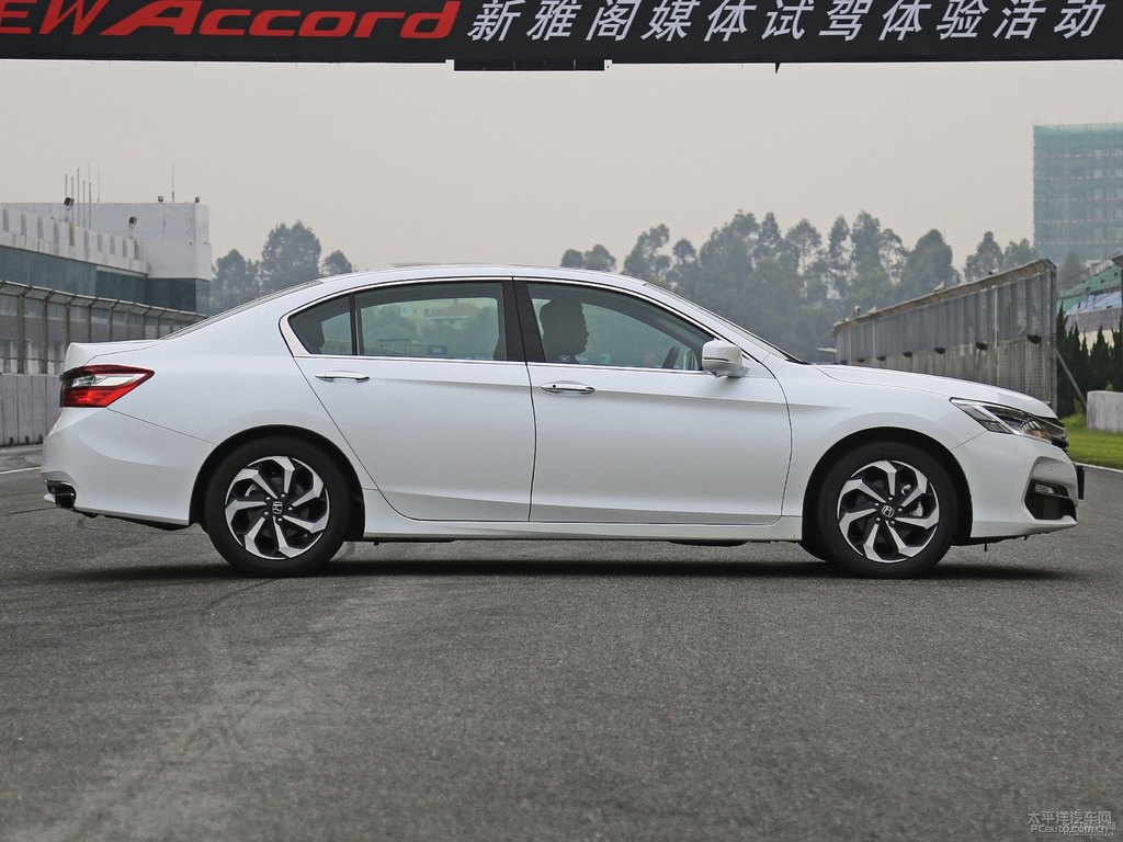 珍珠白雅閣整車外觀外觀圖片