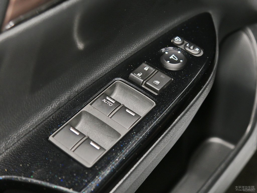 珍珠白雅閣車廂內(nèi)飾圖片