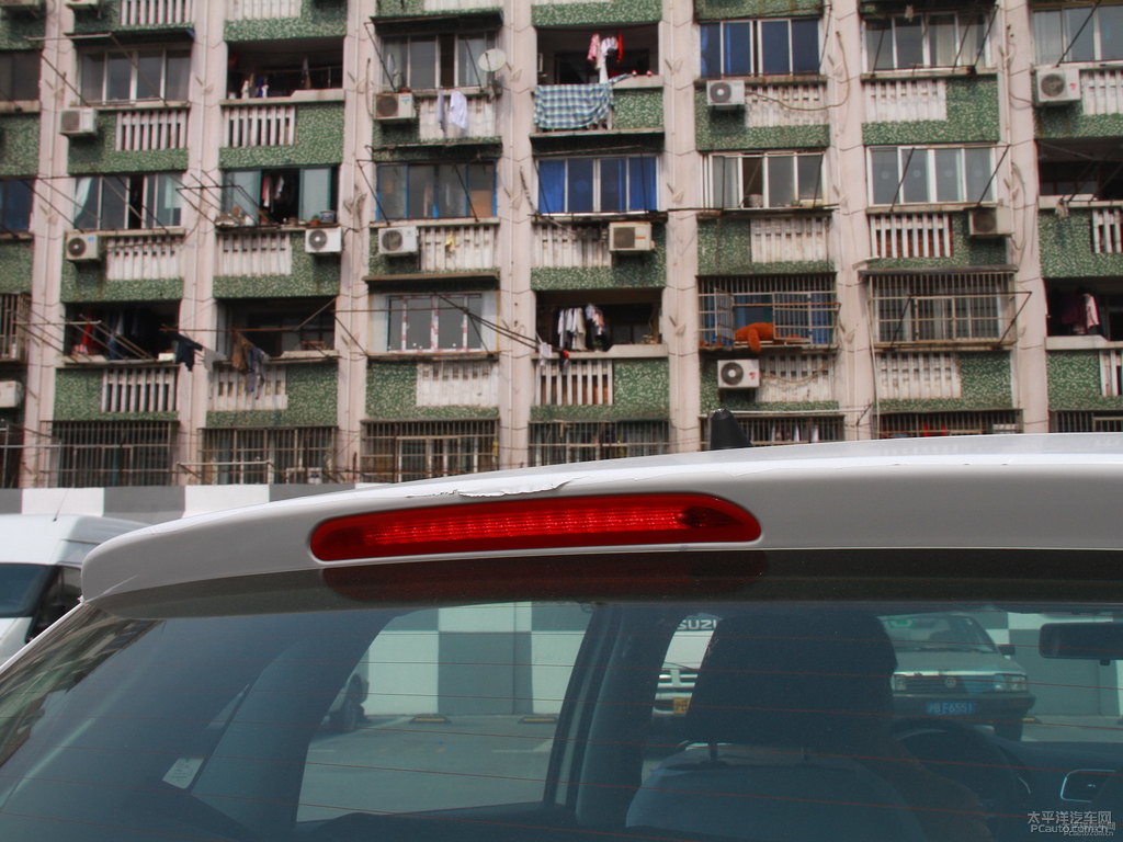 極地白大眾Polo車尾外觀圖片
