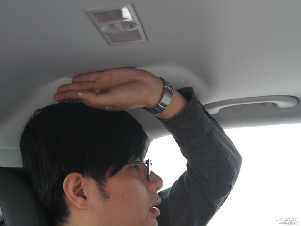 極地白大眾Polo駕乘空間空間圖片
