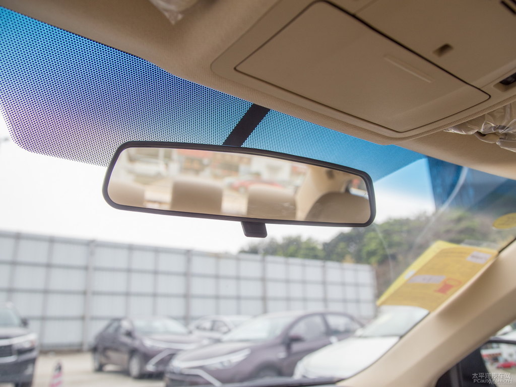 炫晶黑凱美瑞車廂內(nèi)飾圖片