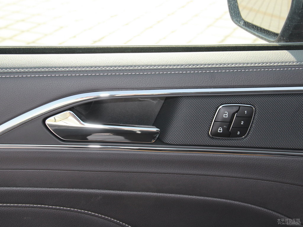 瑪瑙黑金牛座車廂內(nèi)飾圖片