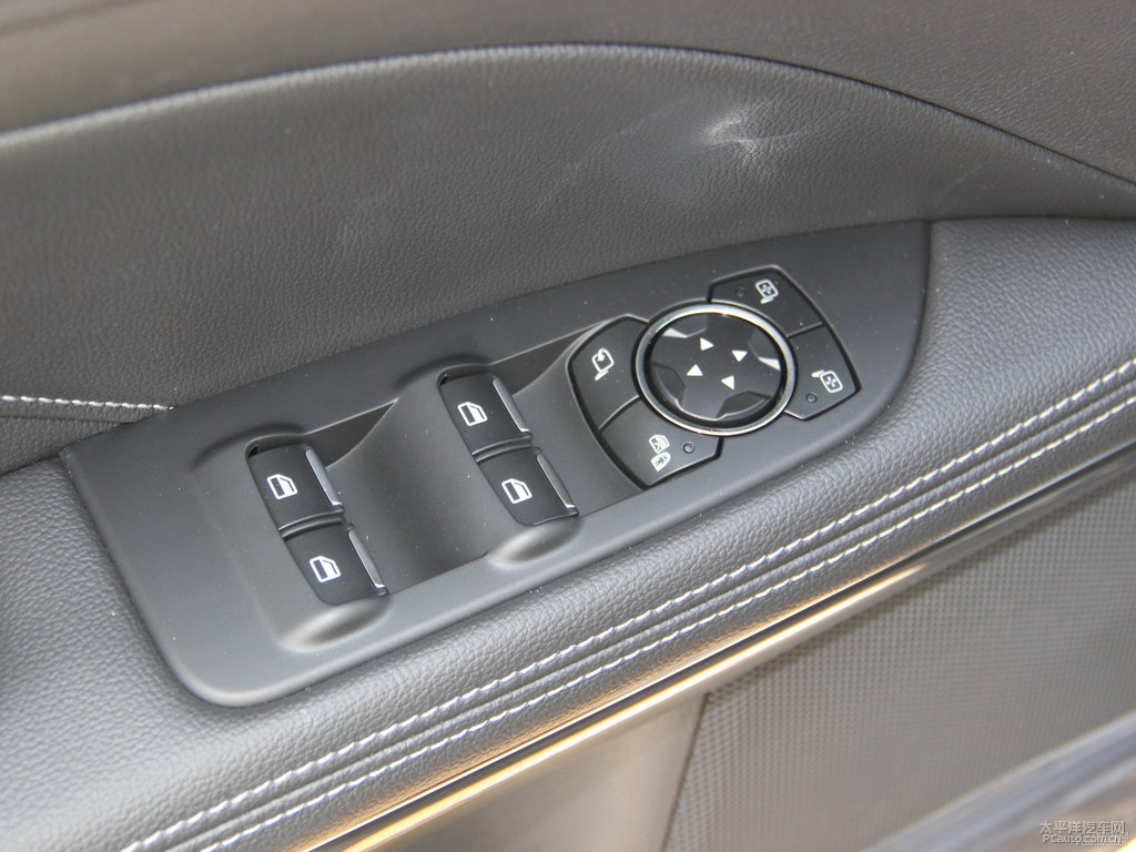 瑪瑙黑金牛座車廂內(nèi)飾圖片