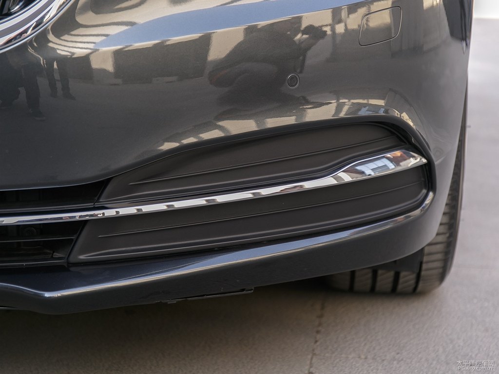 玄鐵灰君越車(chē)頭外觀(guān)圖片