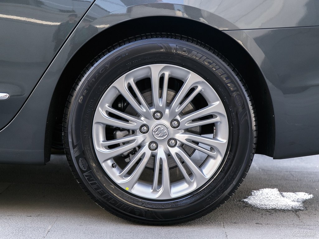 玄鐵灰君越車身外觀圖片
