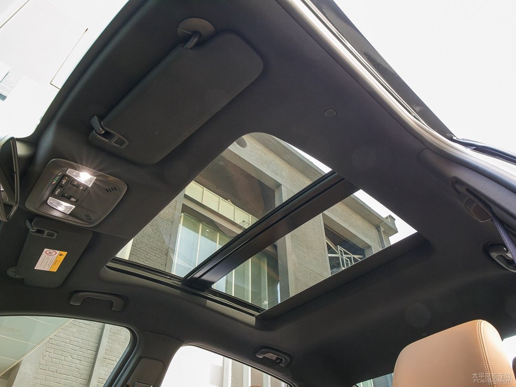 玄鐵灰君越車廂內(nèi)飾圖片