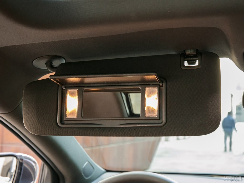 玄鐵灰君越車廂內(nèi)飾圖片