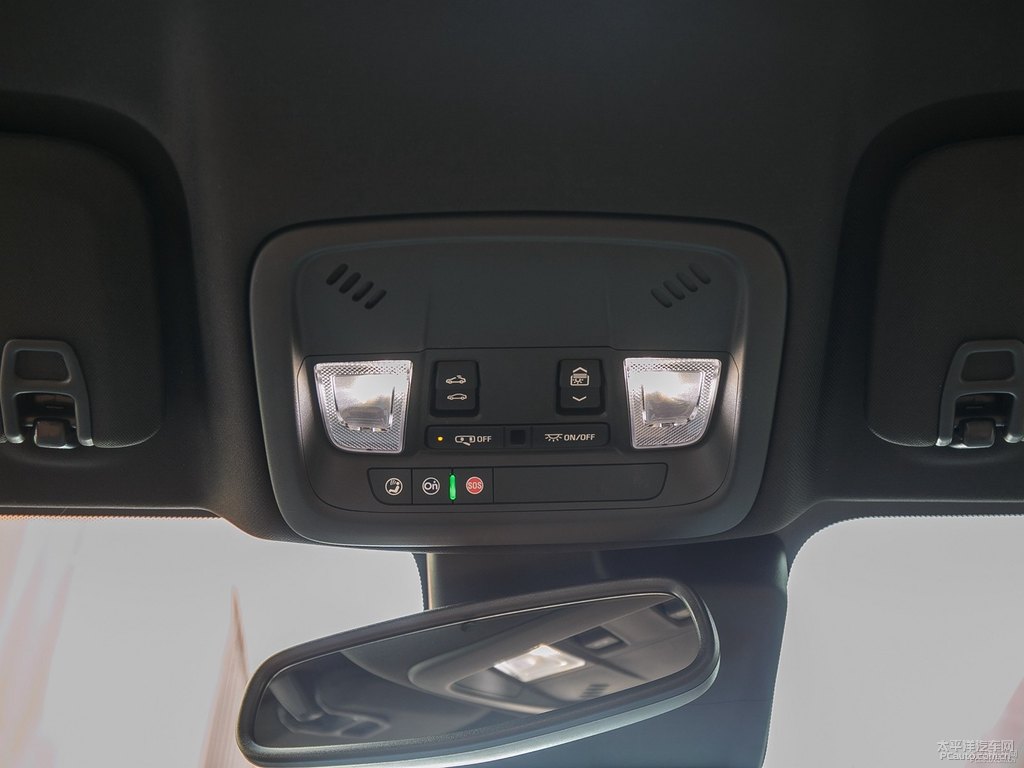 玄鐵灰君越車廂內(nèi)飾圖片