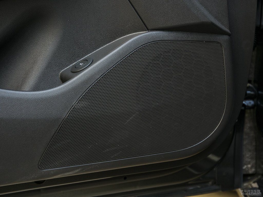玄鐵灰君越車廂內(nèi)飾圖片