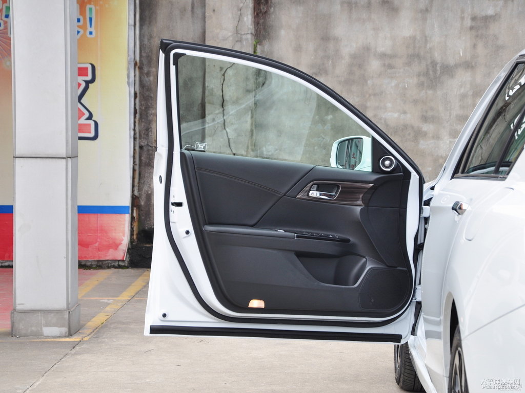 珍珠白雅閣車廂內(nèi)飾圖片