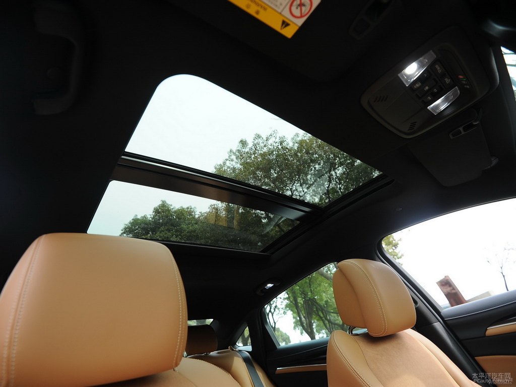 玄鐵灰君越車廂內(nèi)飾圖片