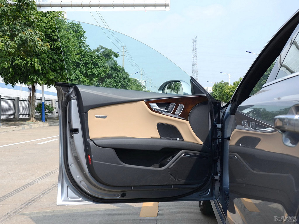 龍卷風(fēng)灰奧迪A7車廂內(nèi)飾圖片