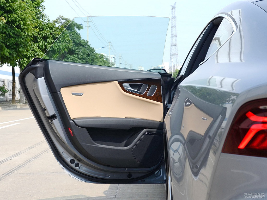龍卷風(fēng)灰奧迪A7車廂內(nèi)飾圖片