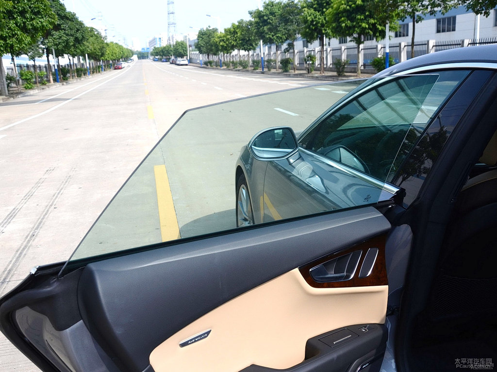 龍卷風(fēng)灰奧迪A7車廂內(nèi)飾圖片