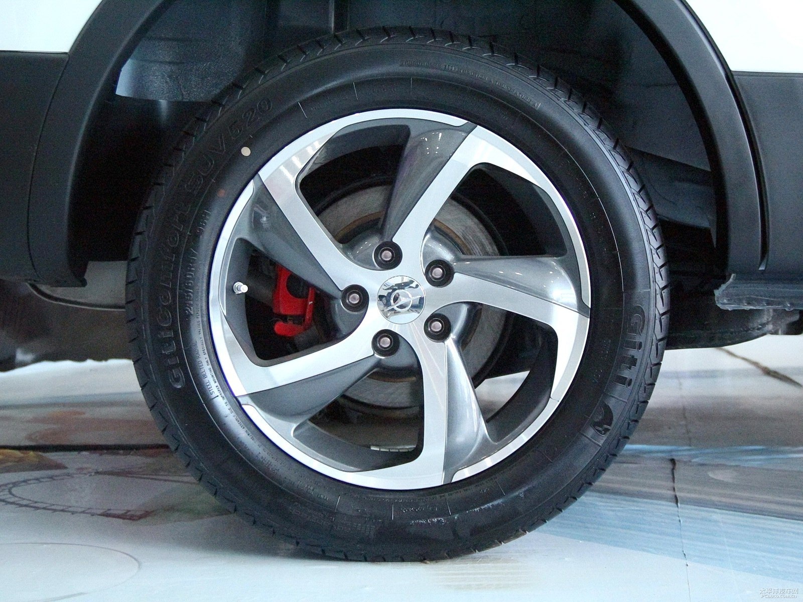 白色海馬S5車身外觀圖片