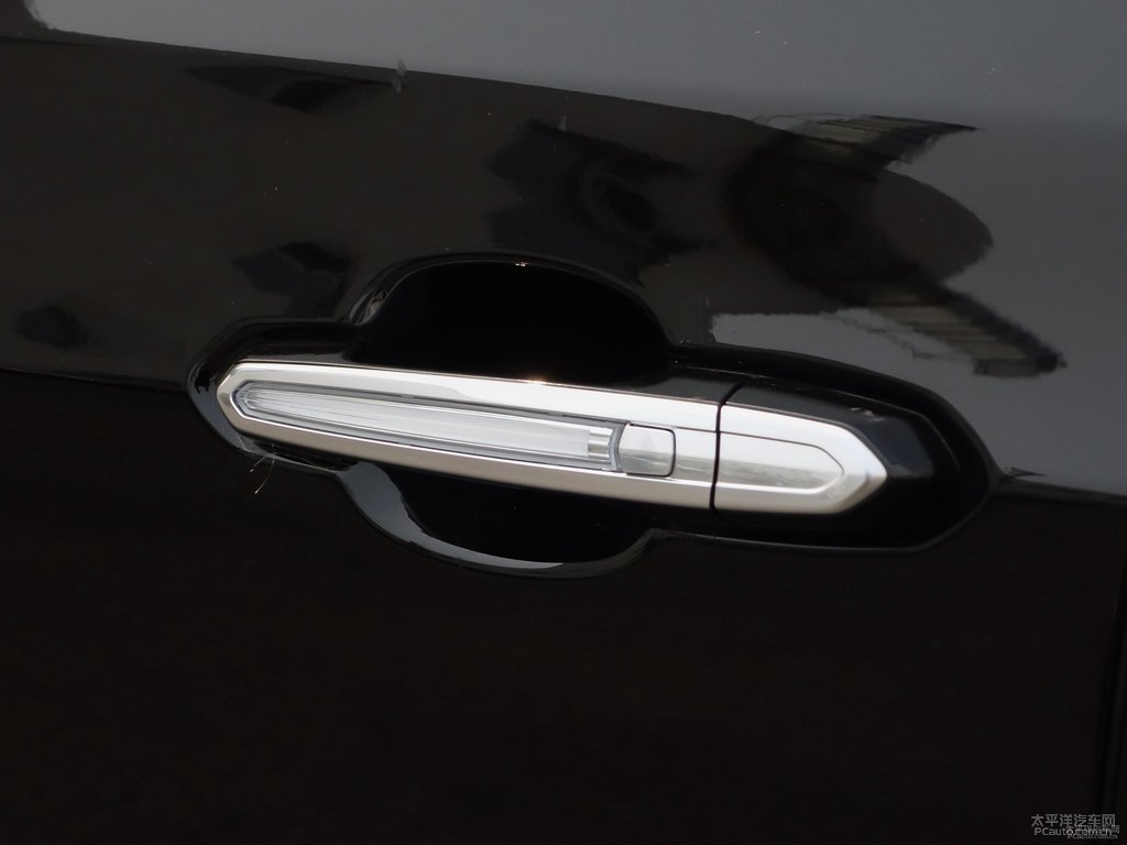 耀黑凱迪拉克CT6車(chē)身外觀圖片