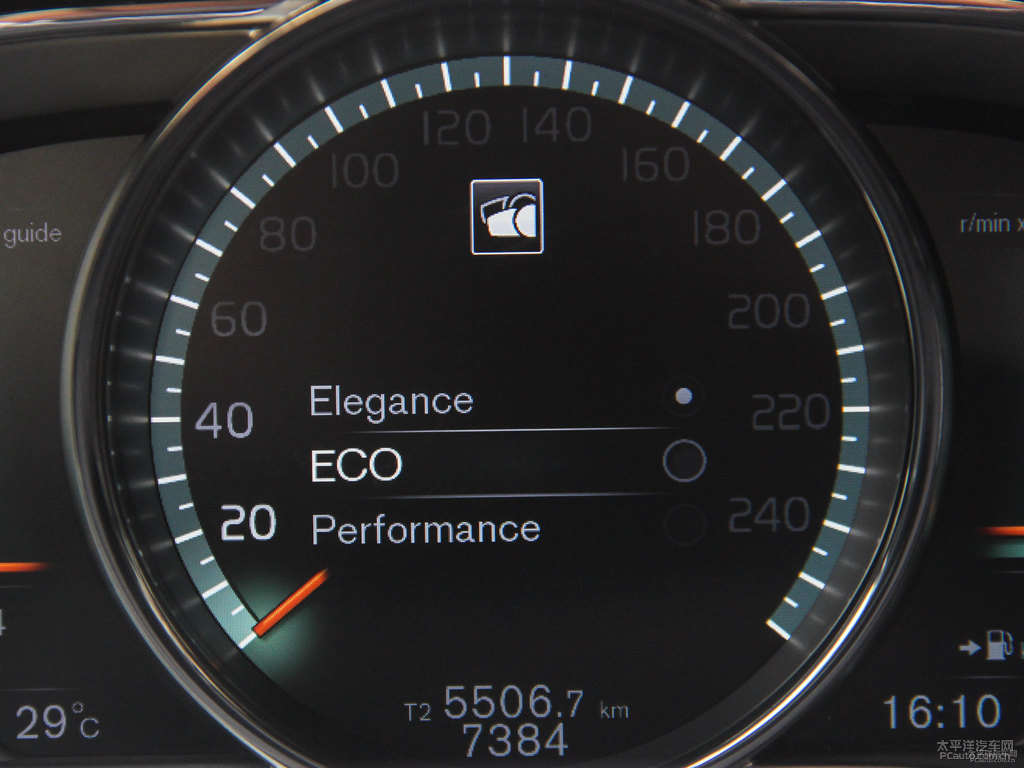 醇咖色沃爾沃XC60中控內(nèi)飾圖片