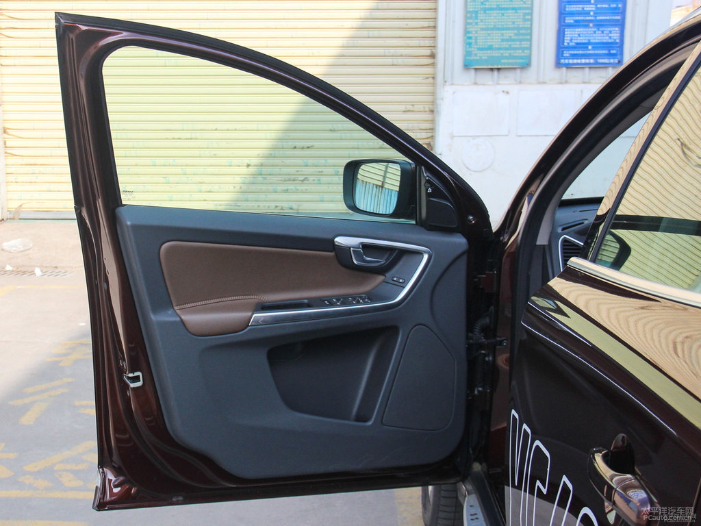 醇咖色沃爾沃XC60車廂內(nèi)飾圖片