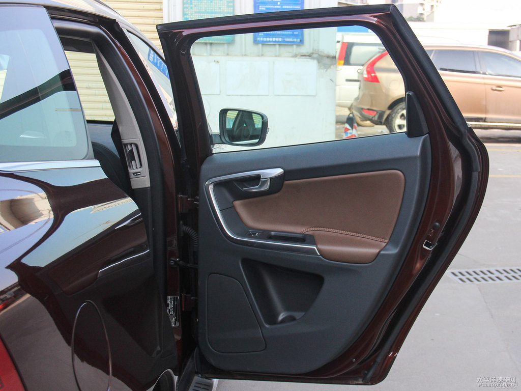 醇咖色沃爾沃XC60車廂內(nèi)飾圖片