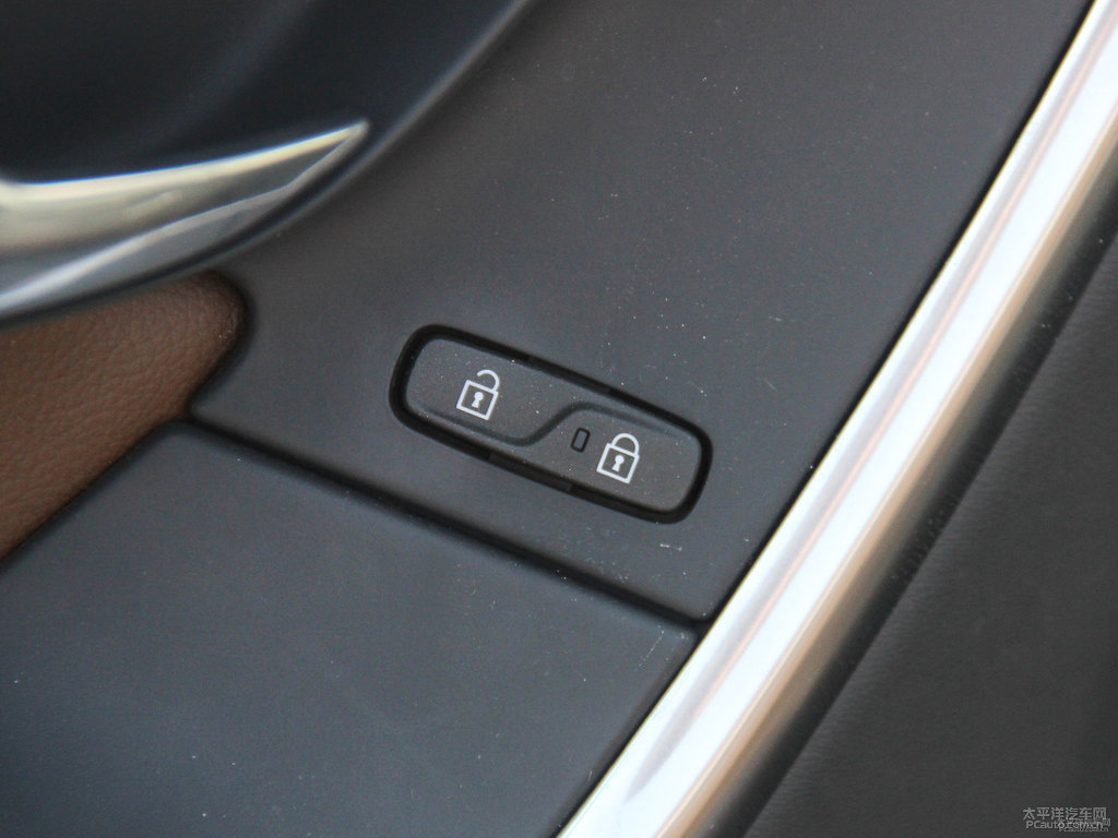 醇咖色沃爾沃XC60車廂內(nèi)飾圖片
